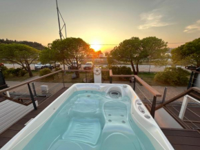 Marina Luxury Houseboat Lace